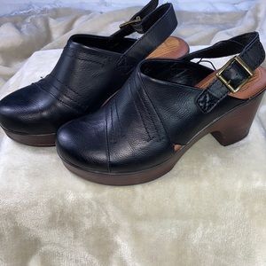 NWT b.o,c. Clogs